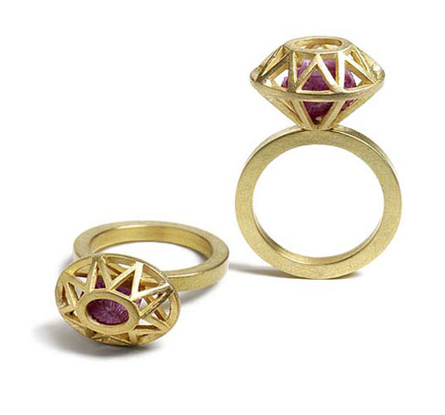 Outline Gold Ring With Ruby